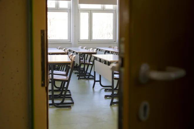 Najmlajši niso bili v šolah že sedem tednov. FOTO: Voranc Vogel/Delo