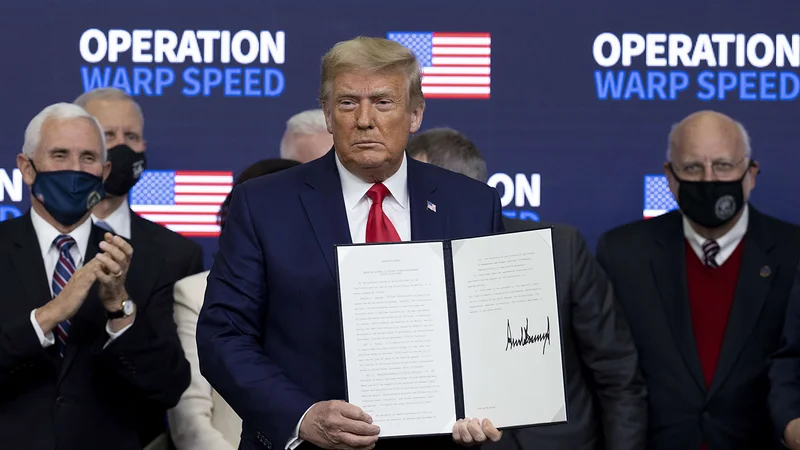 Republikanski predsednik Donald Trump je pri cepivih zahteval prednost za Američane. Foto Tasos Katopodis/AFP