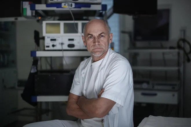 &raquo;Letos smo ugotovili, da imamo zaradi epidemije 30 odstotkov manj odkritih pacientov z rakom ustne votline, in to nas skrbi,&laquo; pravi dr. Vojko Didanovič, oralni kirurg v UKC Ljubljana.