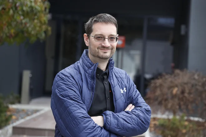 Zavest, da si je treba med seboj pomagati, je ena najlepših izkušenj iz krize, pravi Jure Knez. FOTO: Leon Vidic/Delo
