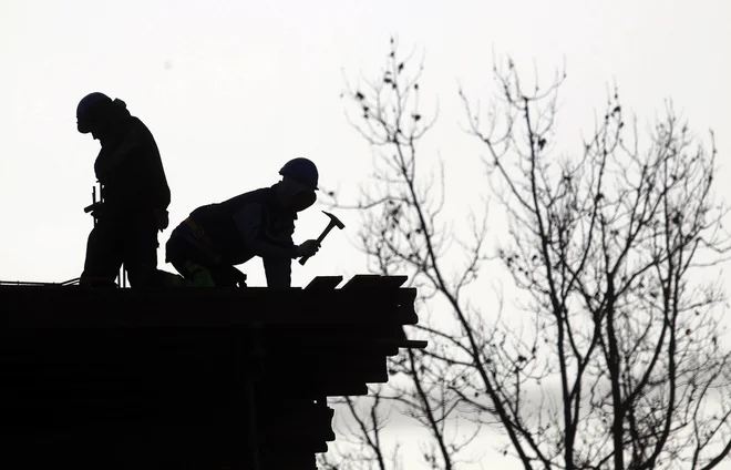 Delodajalci opozarjajo, da bi bil dvig mininalne plače za številne preveliko breme, sindikati ob zamrznitvi napovedujejo stavko, vlada pa upa, da bodo našli kompromis. Foto Roman Šipić