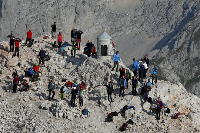 Triglav kot najvišji vrh ostaja magnet za planince. FOTO: Matej Družnik/Delo