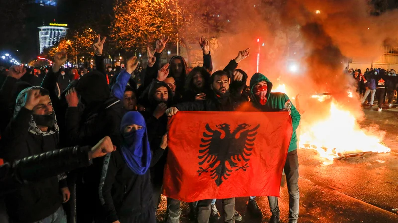 Fotografija:  Protestniki. FOTO: Florion Goga/Reuters