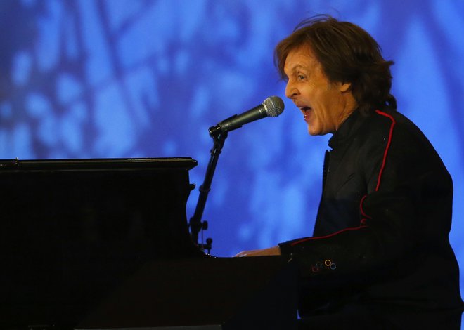 McCartney se je vse bolj usmerjal v sredinski pop, rock in folk. FOTO: Mike Blake/Reuters