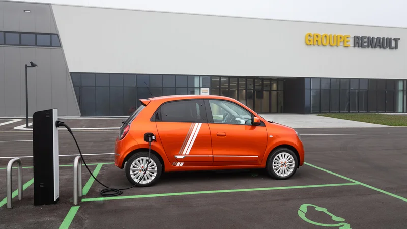 Fotografija: Električni renault twingo v posebni, »slovenski« seriji, ki jo zaznamujeta živa barva in bogata oprema.