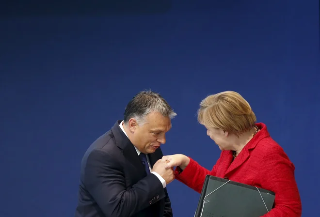 Kot glavna zagovornica kompromisa je Merklova dosegla umik madžarsko-poljskega veta, ne da bi ji bilo treba popustiti glede bistva. FOTO: Susana Vera/Reuters