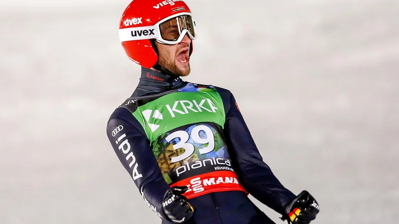 Fotografija: Leteči Bavarec Markus Eisenbichler je z 247 metri poskrbel za doslej največjo daljavo na 26. SP v Planici. FOTO: Matej Družnik