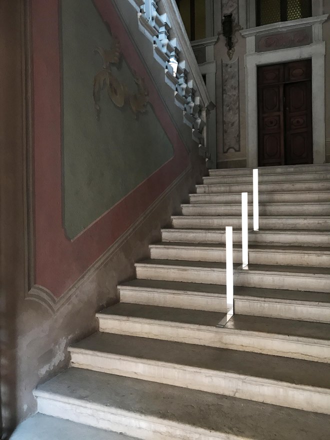 <em>Rhythm Series, Study Piece (II)</em>; inštalacija iz poliranega jekla je bila razstavljena v palači Monti v Brescii leta 2017. FOTO: Meta Drčar