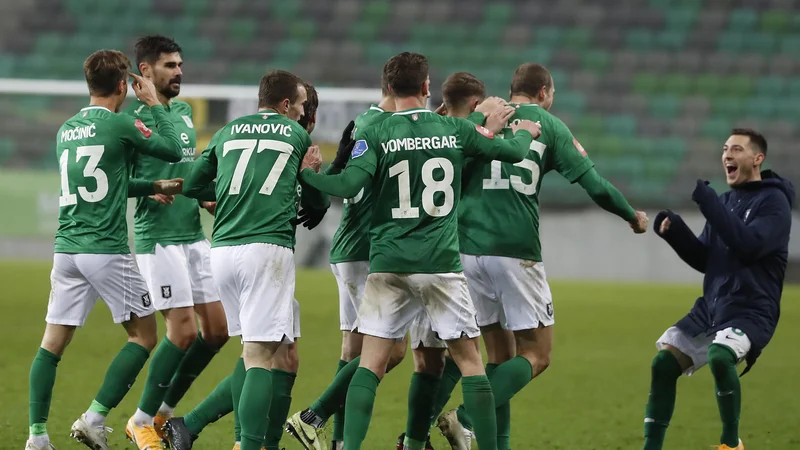 Fotografija: Olimpija se je veselila zmage proti Taboru. FOTO: Leon Vidic