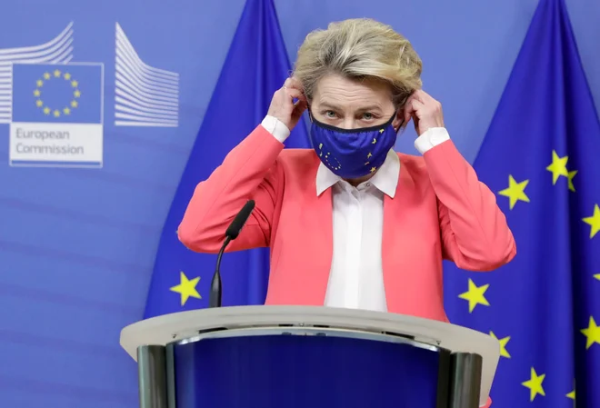 »Pogajanja se nadaljujejo tu v Bruslju,« je sporočila Ursula von der Leyen. FOTO: Olivier Hoslet/AFP