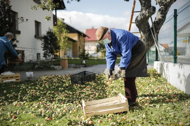 Ena od značilnosti aktivnih starostnikov na podeželju je, da so vpeti v širše in ožje socialno okolje in v njem po navadi odlično delujejo.<br />
Foto Uroš Hočevar