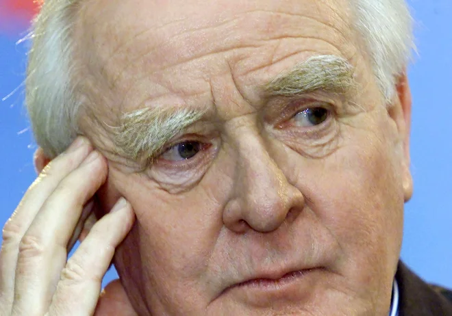 Številne romane Johna Le Carréja lahko prebiramo tudi v slovenščini. FOTO: Arnd Wiegmann/Reuters