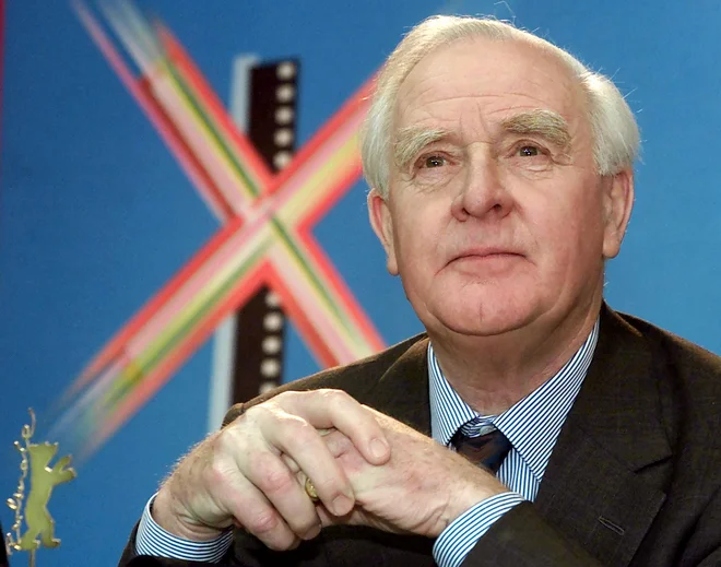 Prvi roman <em>Telefonski klic za mrtveca</em> je John Le Carré objavil leta 1961, ko je sam še deloval za britansko obveščevalno službo, njegov zadnji je izšel lani.&nbsp;FOTO: Arnd Wiegmann/Reuters