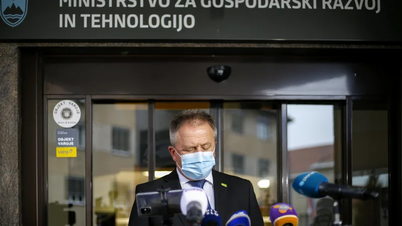 SMC Zdravka Počivalška Desusu, natančneje njegovim poslancem, ponuja sodelovanje v aktualni koaliciji, pa tudi širše, kot programsko povezovanje. FOTO: Matej Družnik/Delo