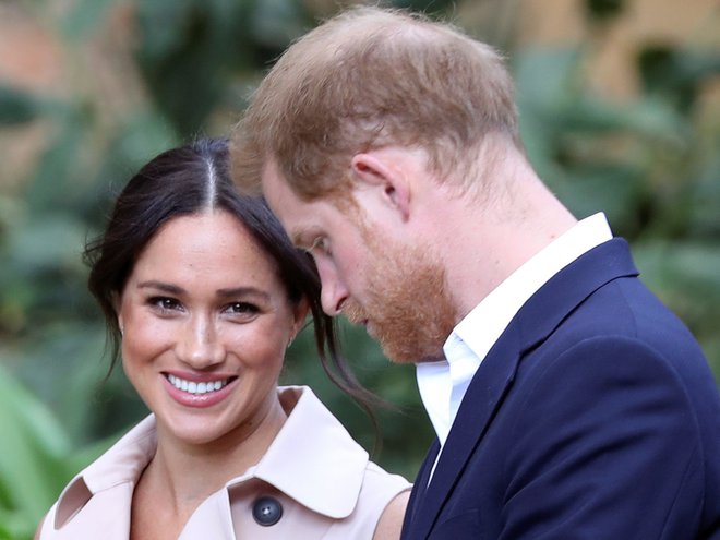 Njen soprog, princ Harry, se tokrat ni oglasil. FOTO: Siphiwe Sibeko/ Reuters