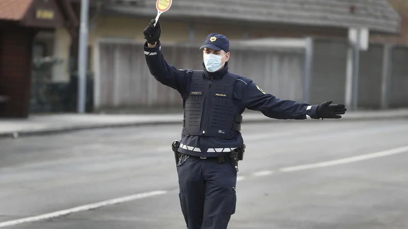 Fotografija: Strah pred sosedom, ki je že v drugi občini? Ne. Strah pred kaznijo. FOTO: Leon Vidic