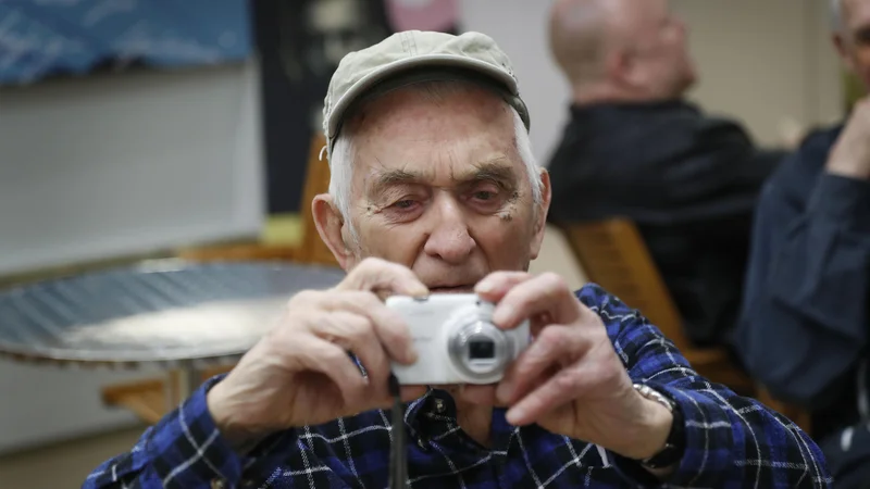 Fotografija: Bil je snemalec prvega slovenskega igranega celovečerca Na svoji zemlji režiserja Franceta Štiglica. FOTO: Leon Vidic/Delo