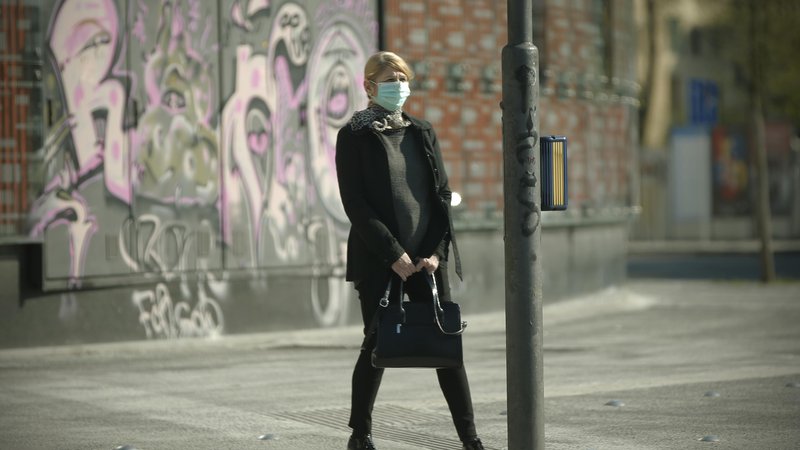 Fotografija: V tednu po 16. decembru bo na ulicah mogoče nekaznovano uživati rogljičke in burek. FOTO: Jure Eržen/Delo
