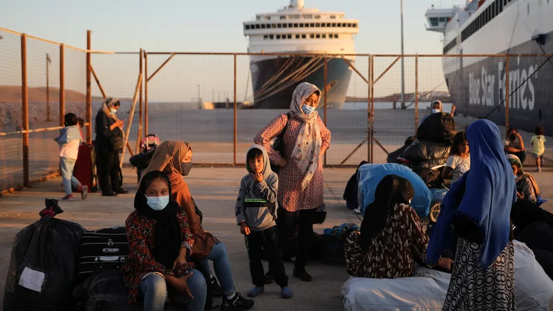 Fotografija: Vzrok spora je solidarnost z vstopnimi državami v Sredozemlju, kjer bi lahko obtičali številni migranti. FOTO: Costas Baltas/Reuters
