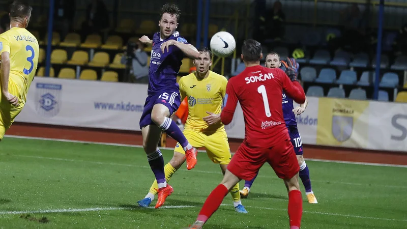 Fotografija: Prvi gol v sezoni in prvega v mariborskem dresu je Jan Repas dosegel prav proti svojim Domžalam. Poudaril pa je, da bi bila jesen še boljša, če bi zabil še kakšen gol več. FOTO: Leon Vidic/Delo