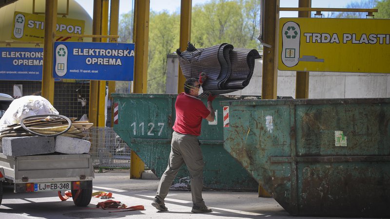 Fotografija: Kocerod bo prevzel tudi vse zbirne centre za ločene odpadke, na Koroškem jih je pet. FOTO: Jože Suhadolnik/Delo