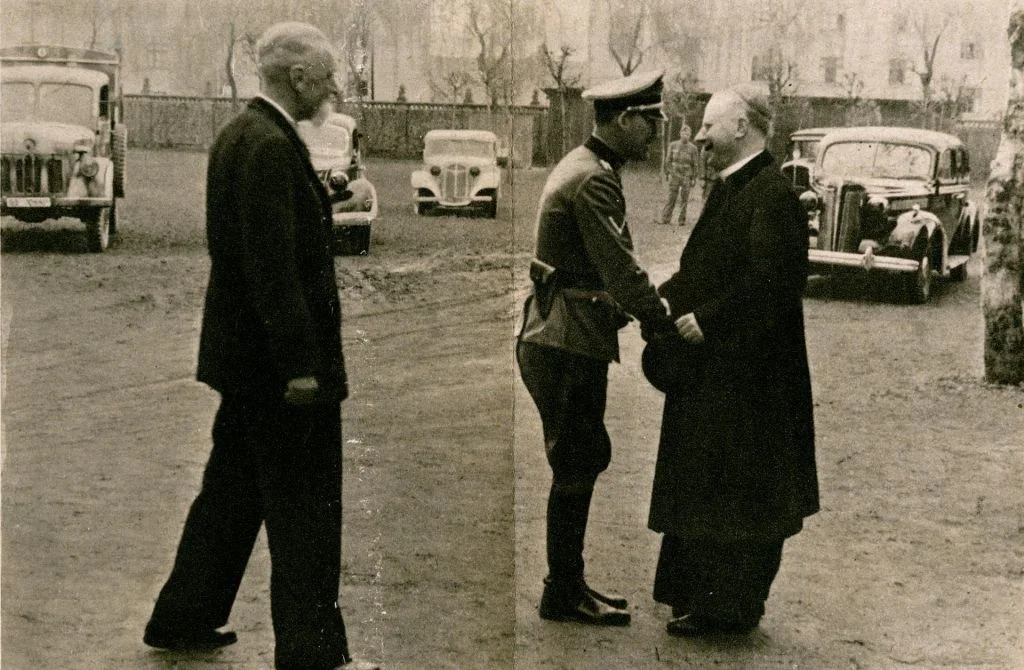 Fotografija: Leon Rupnik z nemškim generalom Erwinom Rösenerjem in ljubljanskim nadškofom Gregorijem Rožmanom.