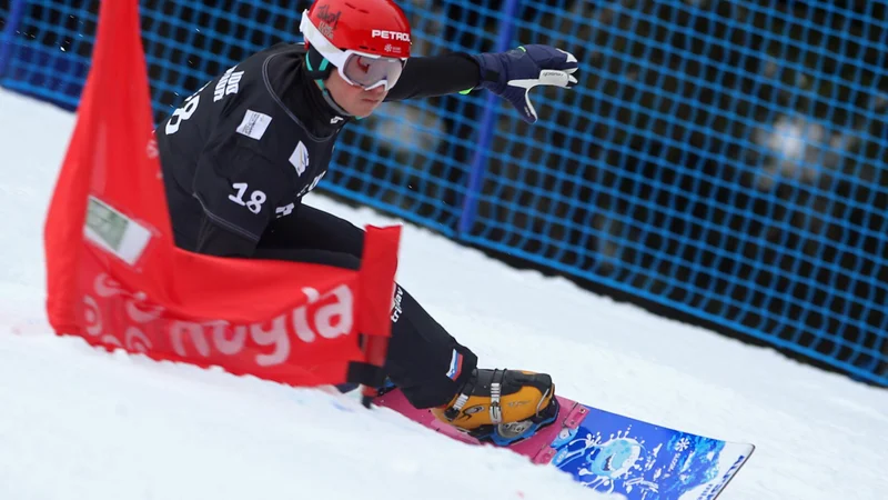 Fotografija: Žan Košir si je prvič po marcu 2019 prismučal stopničke. FOTO: Tadej Regent/Delo