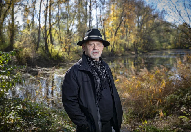 Feri Lainšček rad sodeluje z glasbeniki. FOTO: Jože Suhadolnik