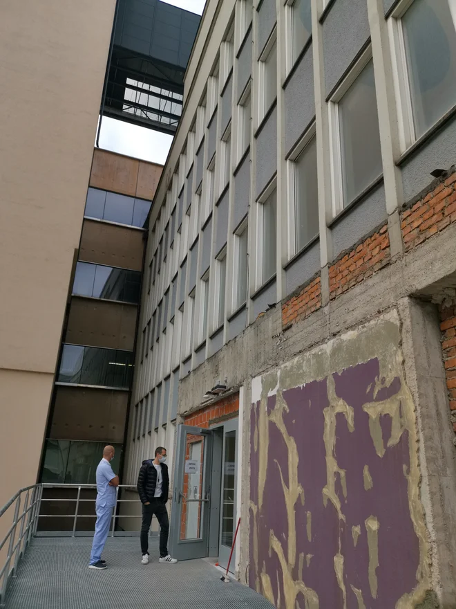 Po 18 letih UKC prenovil pritličje nekdanje zgradbe Zavoda za varstvo pri delu. Foto Milena Zupanič
