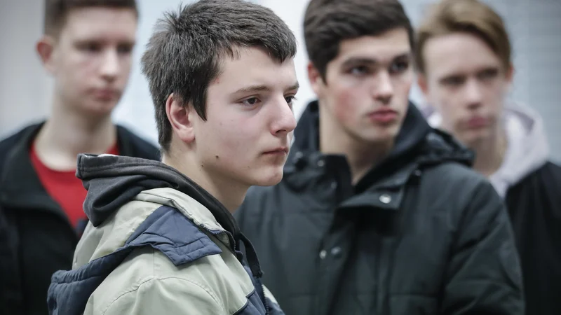 Fotografija: Lahko se zgodi in se tudi dogaja, da dijak, učenec dan ali več dni v tednu sploh ne zapusti svojega doma. FOTO: Uroš Hočevar/Delo