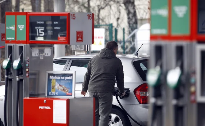 Prodajni prihodki naj bi bili skromnejši kot v preteklih letih. FOTO: Aleš Černivec/Delo