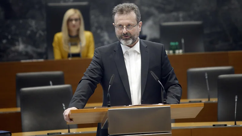 Fotografija: Karl Erjavec pričakuje, da Robert Polnar že danes ali v začetku prihodnjega tedna ne bo več član stranke, s tem pa tudi ne več član poslanske skupine. FOTO: Blaž Samec/Delo