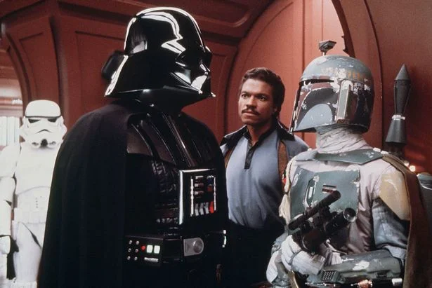Pred tremi tedni je umrl Dave Prowse, ki si je v izvirni trilogiji nadel masko zloglasnega Dartha Vaderja, včeraj še Jeremy Bulloch ali Boba Fett.&nbsp;FOTO: AP
