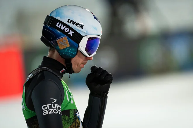 Kamil Stoch je na uradnem treningu poletel kar 146 metrov daleč. FOTO: Jure Makovec/AFP