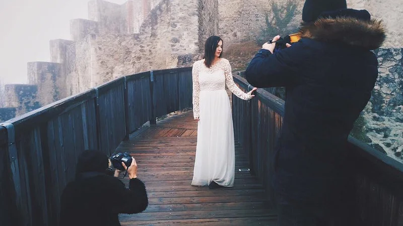 Fotografija: Tanja Ravljen med snemanjem videospota pesmi iz muzikala Veronika Deseniška na celjskem gradu. FOTO: Osebni arhiv