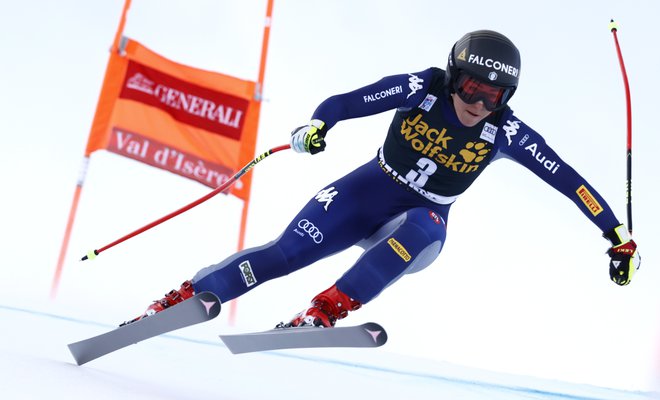 Na drugem smuku v Val d'Iseru je zmagala Italijanka Sofia Goggia. FOTO: Christian Hartmann/Reuters
