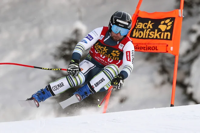 Martin Čater je nosil rdečo številko vodilnega v smuku. FOTO: Alessandro Garofalo/Reuters
