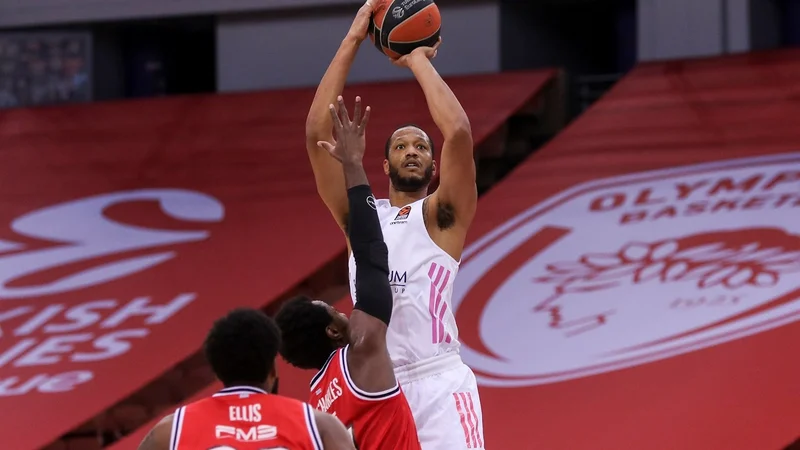 Fotografija: Slovenski košarkarski junak iz Istanbula Anthony Randolph je v Atenah nesrečno končal sezono. FOTO: Eurolegaue