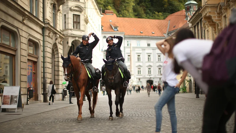 Fotografija: Pametni ljudje se znajo okoliščinam, ki jih ne morejo spremeniti, tudi nasmejati. FOTO: Jure Eržen/Delo