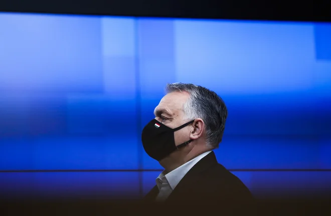 Medtem ko opozicija pred parlamentarnimi volitvami združuje sile, oblast premiera Viktorja Orbána zaostruje volilno zakonodajo. FOTO: Francisco Seco/AFP