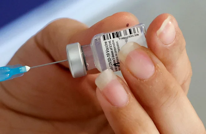 Pfizer in Biontech sta dobila dovoljenje za uporabo. FOTO: Jack Guez/AFP