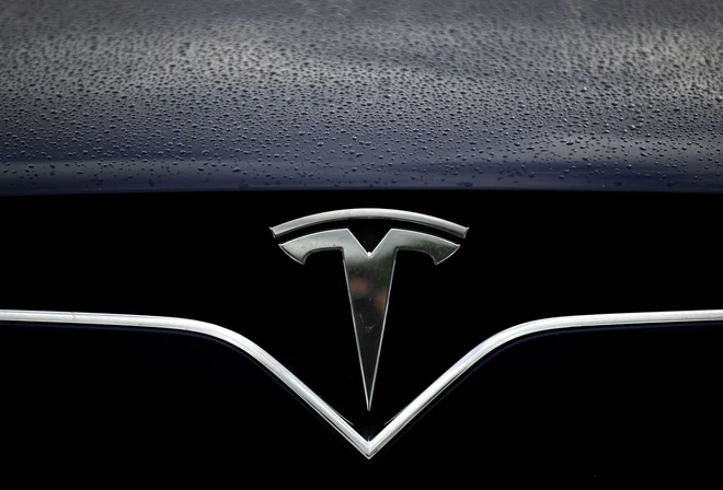 Logotip ameriškega proizvajalca električnih avtomobilov.&nbsp;Foto Justin Sullivan/Afp