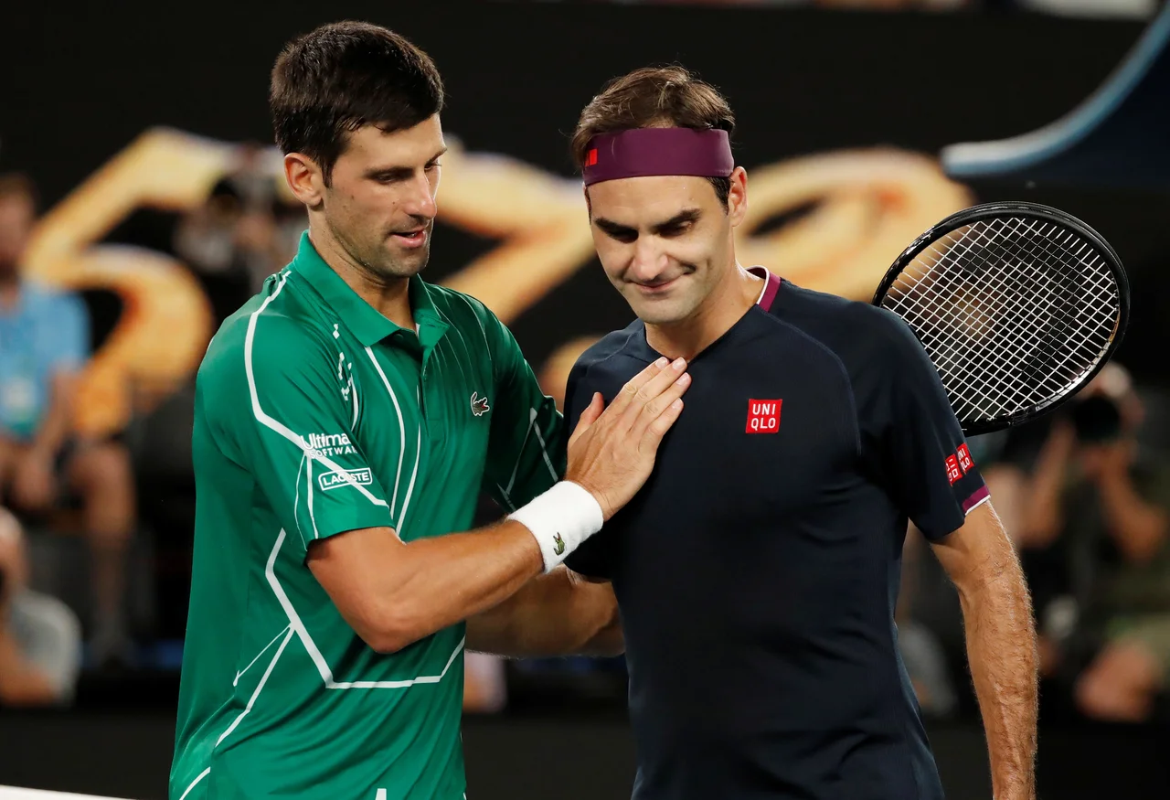 Fotografija: Novak Đoković in Roger Federer sta znova v središču pozornosti. FOTO: Issei Kato/Reuters