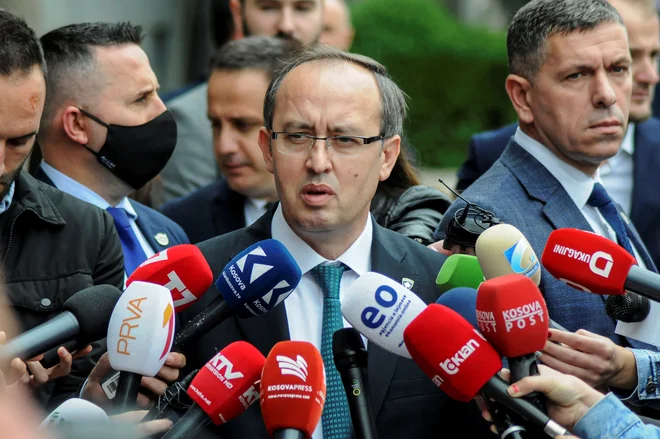 Avdullah Hoti je bil junija izvoljen z 61 glasovi od skupno 120 kosovskih poslancev.&nbsp;FOTO: Laura Hasani/Reuters