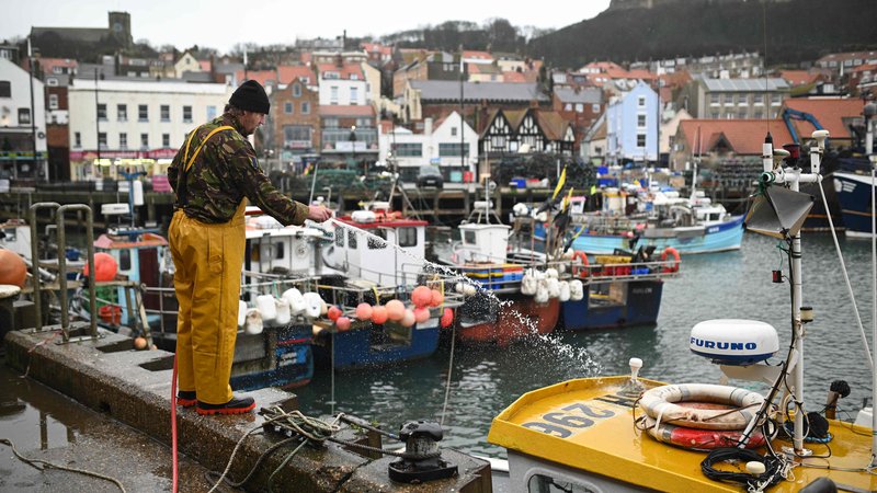 Fotografija: Britanske ribiče je v zadnjih dneh dodatno prizadela ustavitev tovornega prometa s Francijo zaradi novega seva koronavirusa, ki razsaja po Otoku. Foto: Oli Scarff/AFP