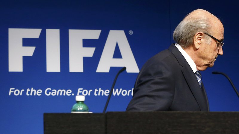 Fotografija: Nekdanji predsednik Fife Sepp Blatter je v Švici tarča nove preiskave. FOTO: Ruben Sprich/Reuters