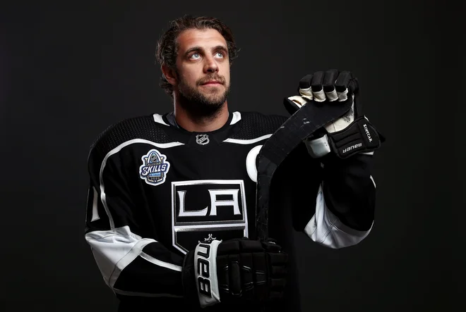 Anže Kopitar je zatrdil, da igralci neposredno nimajo vpliva na izzive ob igrišču, pogajanja potekajo med ligo NHL in sindikatom. FOTO: Jamie Squire/AFP