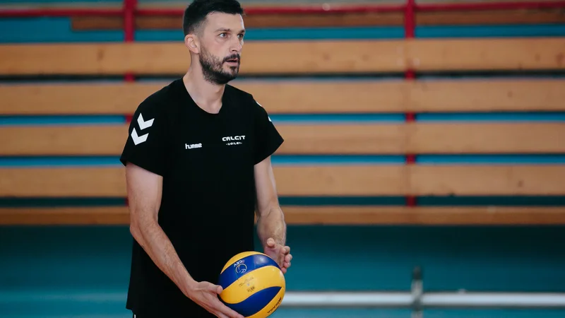 Fotografija: Mitja Gasparini se je po dobrem desetletju nastopanja za tuje klube v letošnji sezoni vrnil v Slovenijo v vrste Calcit Volleyja.
FOTO: Klemen Brumec/OK Calcit Volley