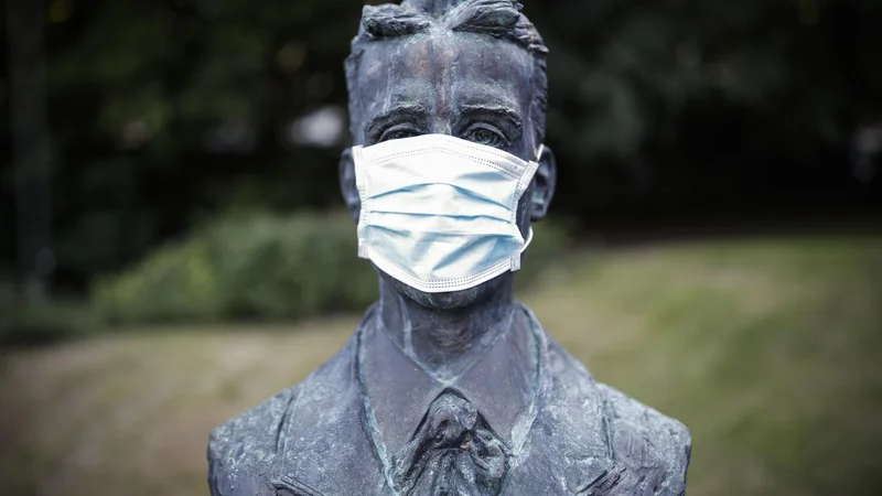 Fotografija: Med finalistkami za besedo leta so predlogi, ki so tako ali drugače povezani s pandemijo novega koronavirusa. FOTO: Uroš Hočevar/Delo
