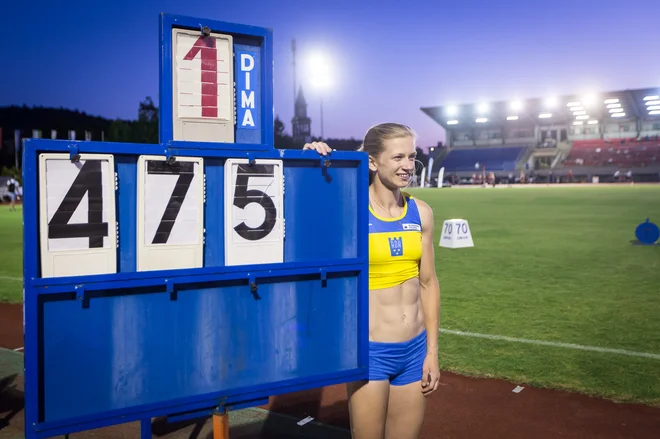 Tina Šutej je državni rekord v skoku ob palici popravila na 4,75 metra. Foto Matej Kastelic